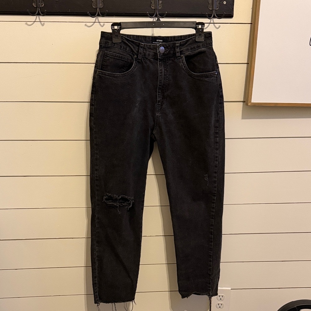 Black Cotton:On Distressed Women's Cropped Jeans